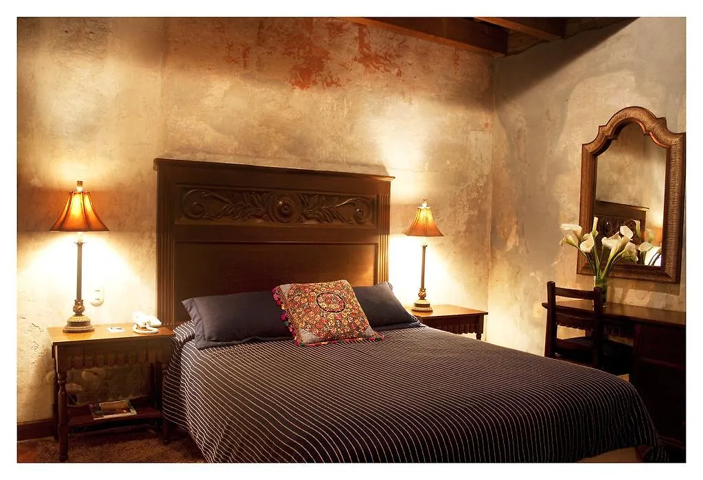 Meson De Maria Hotel Antigua 3*,