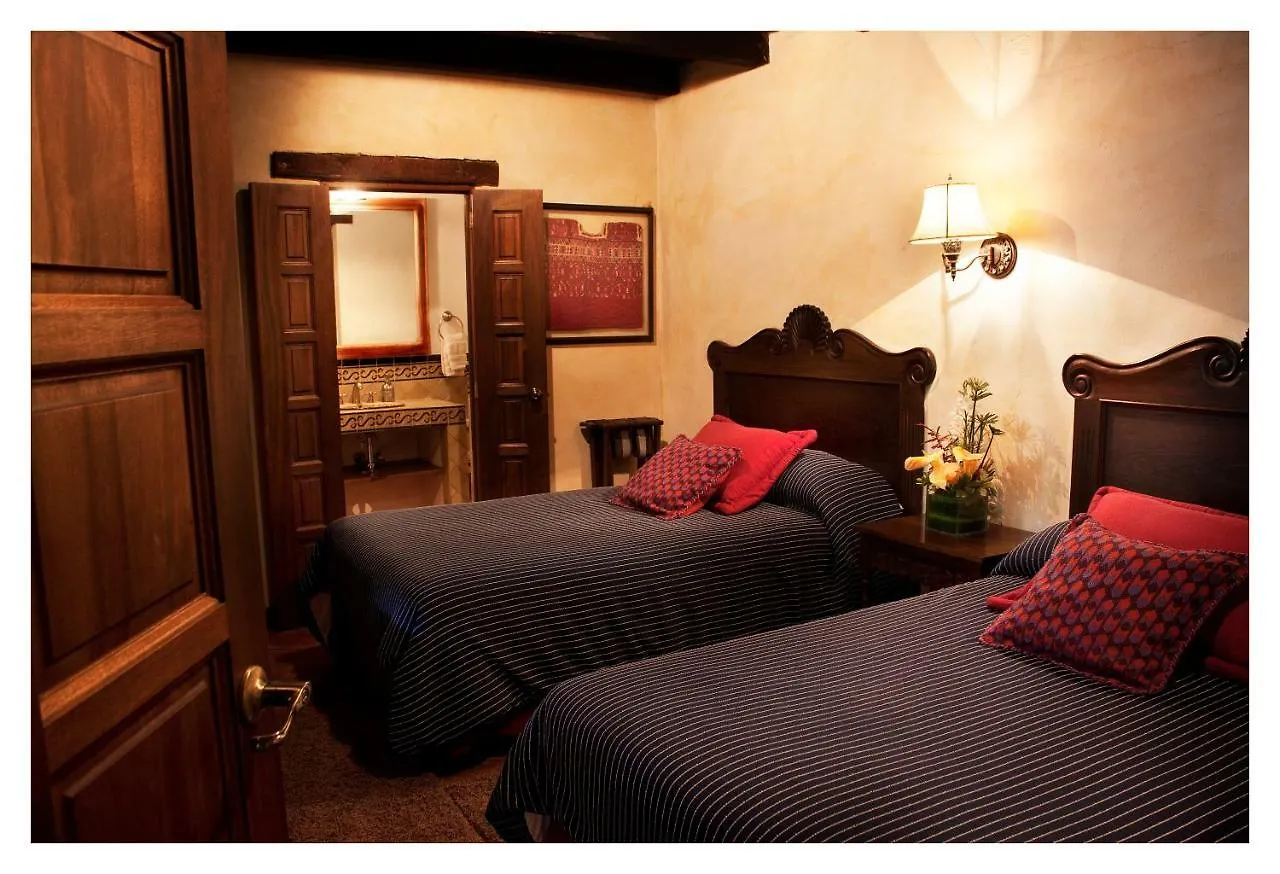 Meson De Maria Hotel Antigua 3*,